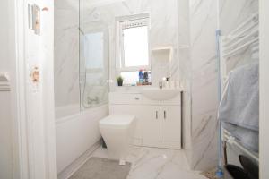 Three property house Double room available in three bedroom house