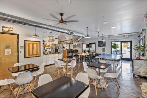 King suite with Jacuzzi near Hidden Valley Ski