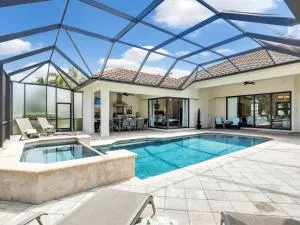 Naples luxury beach vacation! Tivoli & Tide - Golden Gate