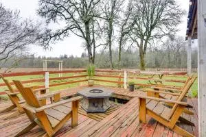5 Mi to Hillsboro Peaceful Home with Fire Pit - Cornelius