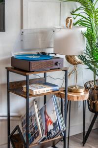 Pet friendly downtown studio!