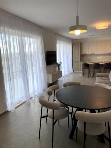 Egħżien Suite A2 Access to Tranquil Shared Pool