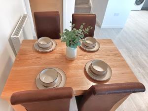 4 miles to Westhill by Lains Lettings