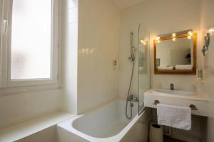 Hotels Hotel Notre Dame : photos des chambres