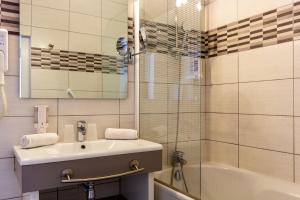 Hotels Hotel Notre Dame : photos des chambres