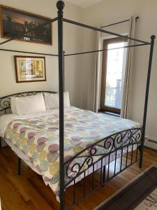 Historic 1869 Brownstone 15 min to NYC downtown