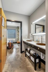 First floor suite near St Louis near ski hill