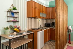 Central & Riverfront Room 2