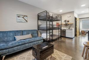 First floor suite near St Louis near ski hill