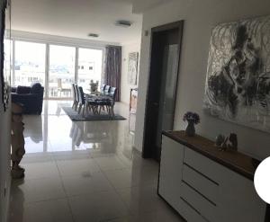 Zentrales ruhiges Apartment mit Meerblick