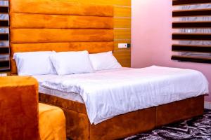 Ja Oak Hotel & suite