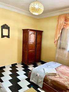 Soleado apartamento al lado de la preciosa medina , a 3 minutos de la playa andando