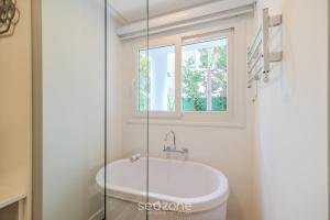 Lindo Apto c Varanda 500m da Praia NNG0102