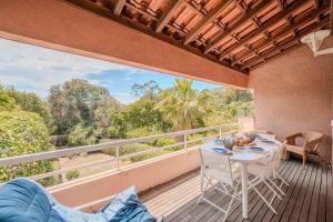 Appartements Duplex avec terrasse et parking proche des plages : photos des chambres