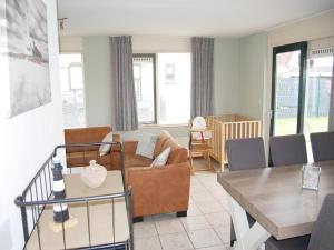 Holiday Home near Beach in Strandpark