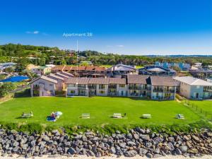 Absolute Beachfront Apartment 3B