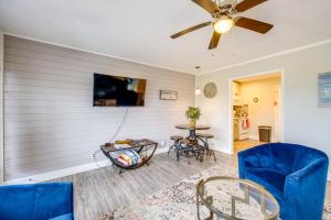 Walk to Beach and Pier Updated Abode in Rockport!