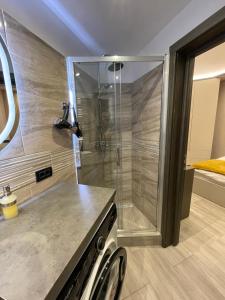 Luxury 3