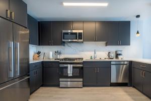 Chic Apt with Indoor Pool & Gym-333-2509