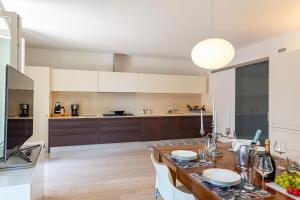 Life & View Luxury Apartment