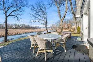 Canal-Front White Lake Escape with Paddleboard - Флинт