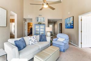 Patio, Views and Pools Lake of the Ozarks Condo!