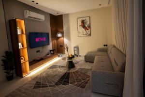 Mohra Almasiaf 1BR self ckin Lux Apt