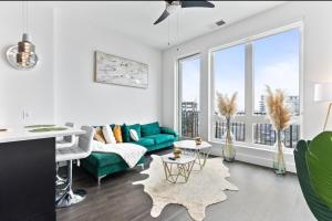 NEW! Royal Penthouse King Bed Amazing Views!