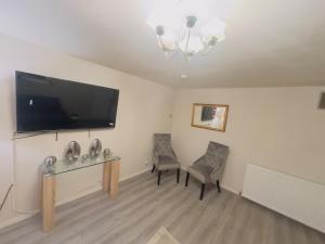 Modern & Cosy 3 Bedroom Inverkeithing home- Ideal for Edinburgh Dunfermline & St Andrews with Free Parking