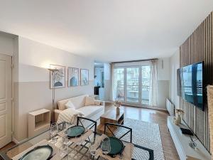 Modern and spacious, apartment near Paris