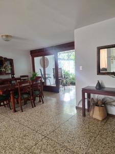 Habitación cama individual a 10 min del Aeropuerto