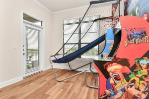 Nintendo Super Mario Arcade - 2BR-NRG-Med-Center-Galleria