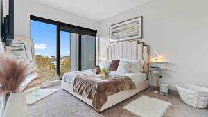 NEW! ChateauOasis PenthouseViews KingBed