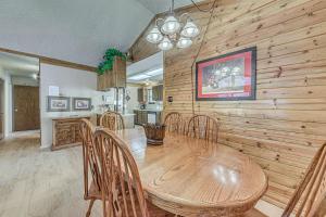 1 Mi to Downtown Ruidoso Peaceful Forested Cabin!