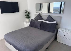 Mantra Circle on Cavill High Floor Spa Luxury