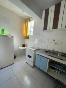 Quarto, sala, cozinha e banheiro, ar condicionado, a 2 minutos da praiano Porto da Barra-103-46