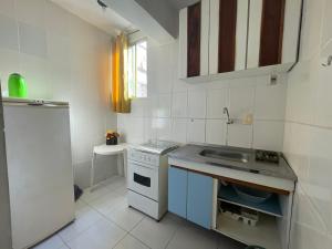 Quarto, sala, cozinha e banheiro, ar condicionado, a 2 minutos da praiano Porto da Barra-103-46