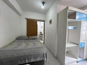 Quarto, sala, cozinha e banheiro, ar condicionado, a 2 minutos da praiano Porto da Barra-103-46