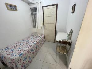 Quarto, sala, cozinha e banheiro, ar condicionado, a 2 minutos da praiano Porto da Barra-103-46