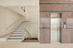 Hotel Tree Suites Next Airport Inn