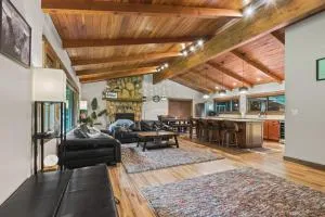 Winter Wonderland Cozy Cabin, Hot Tub, Fire pits, Close to White Pass - Rimrock