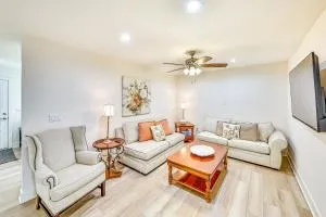 Patio and Workspace Peaceful Riverside Retreat! - 里弗赛德