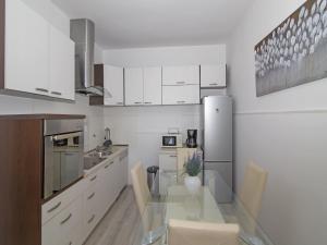 Apartments Isabora - Two-Bedroom Apartment with Terrace and Partial Sea View Nea