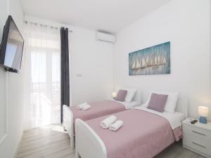 Apartments Isabora - Two-Bedroom Apartment with Terrace and Partial Sea View Nea