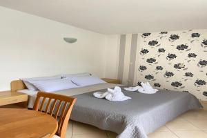 Apartments Tiho & Jelena - Studio Apartment with Balcony and Sea View Fureal