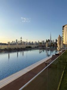Luxury Panoramic Stay - Dubai Skyline View - 4hvězdičkové hotely ve městě Dubaj