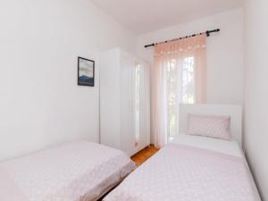 Apartments Marti - Four Bedroom Apartment with Terrace and Sea View - ST