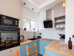 Apartment Tomas with balcony and sea view