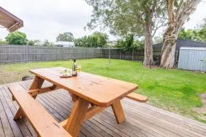 The Beach Shack 28 Shoal Bay Road fantastic original beach house that allows pets - Shoal Bay