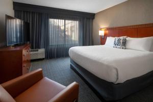 Courtyard by Marriott Bakersfield